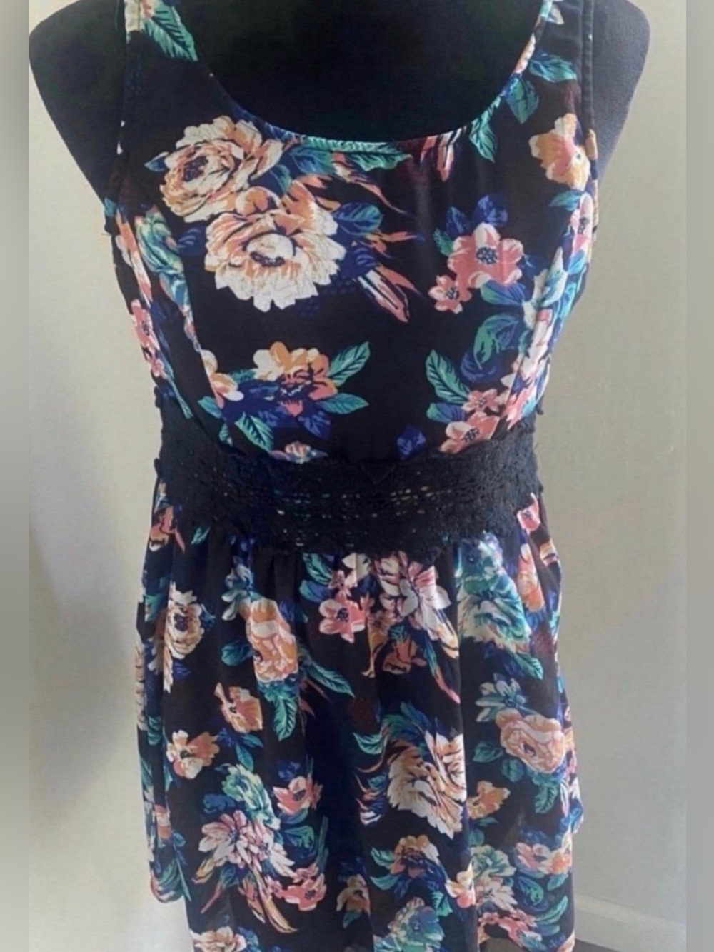 Women’s Black Floral Sleeveless Top (Size S)